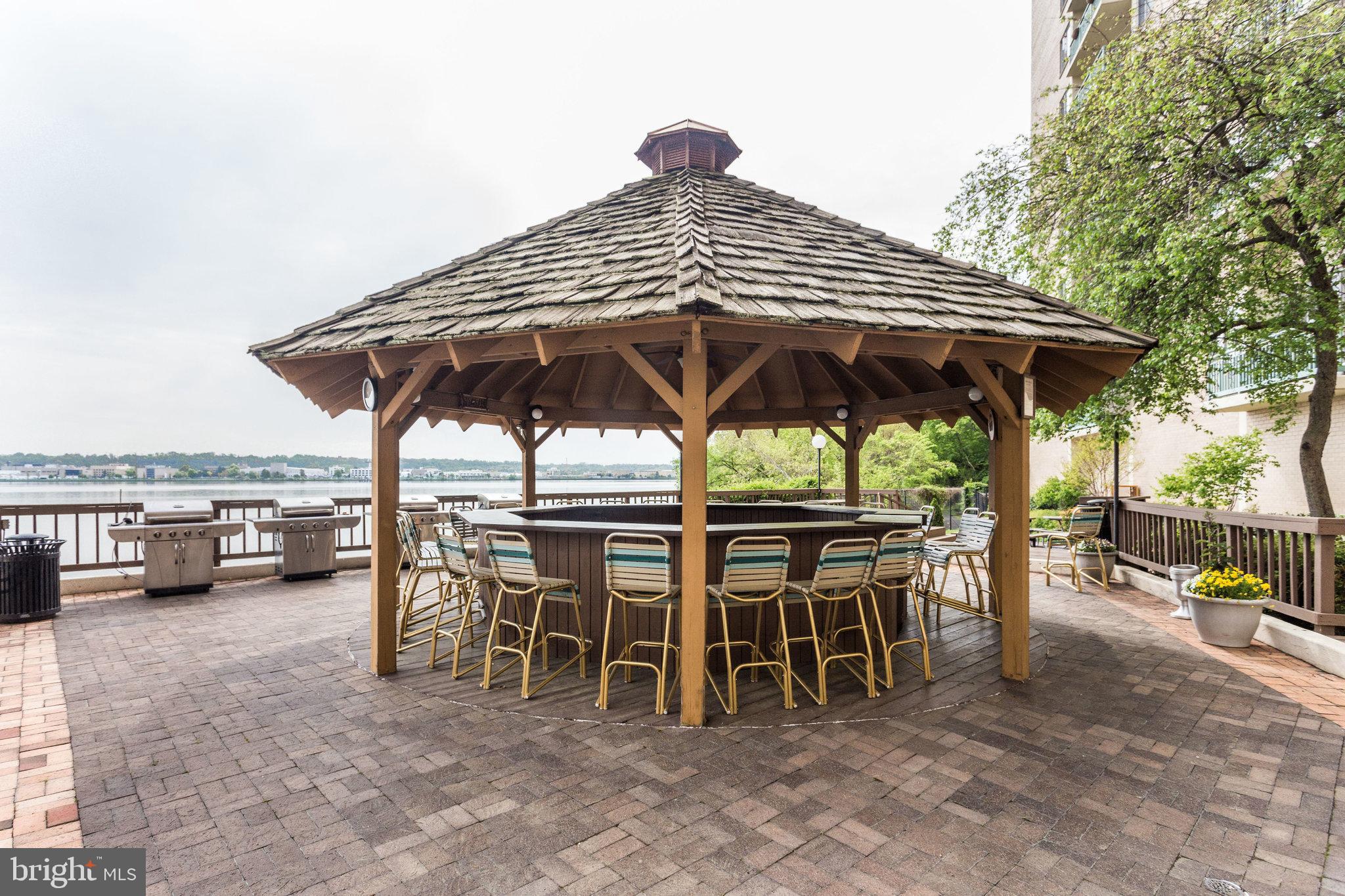 501 SLATERS LANE 1016