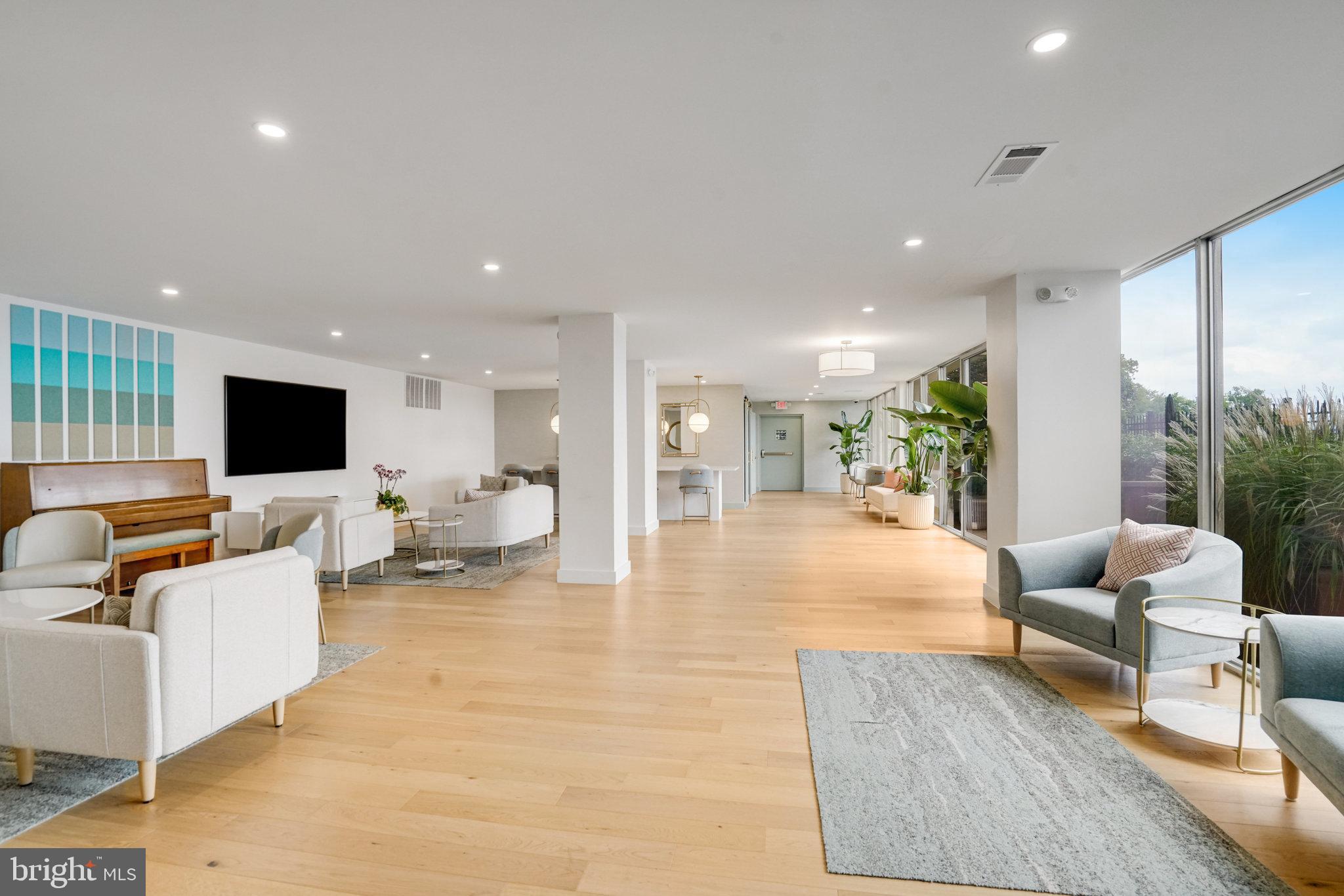 501 SLATERS LANE 1016