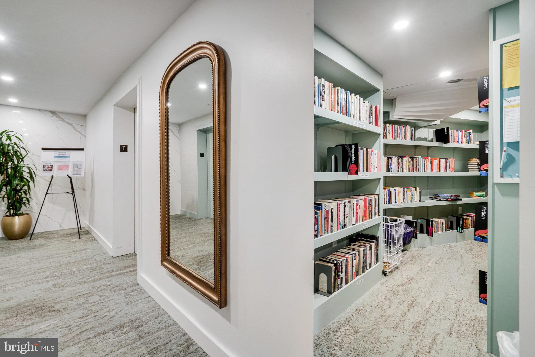 501 SLATERS LANE 1016