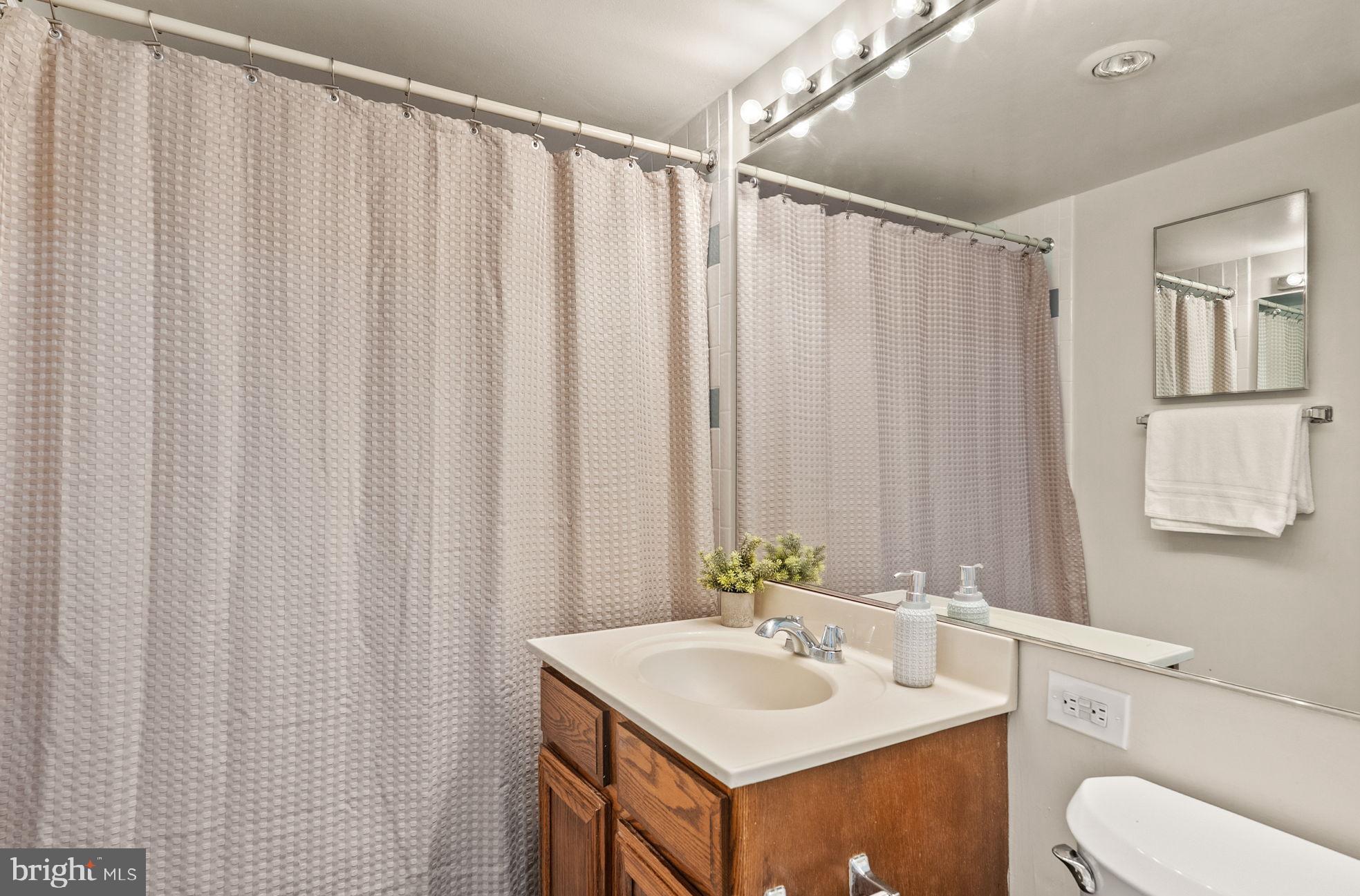 501 SLATERS LANE 1016