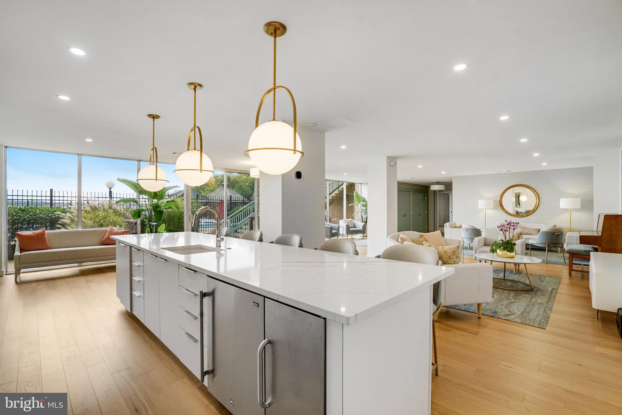 501 SLATERS LANE 1016