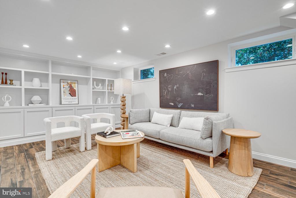 704 GRAND VIEW DRIVE
