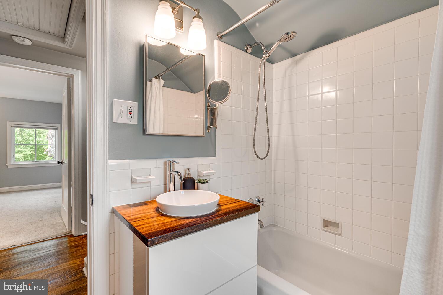 704 GRAND VIEW DRIVE