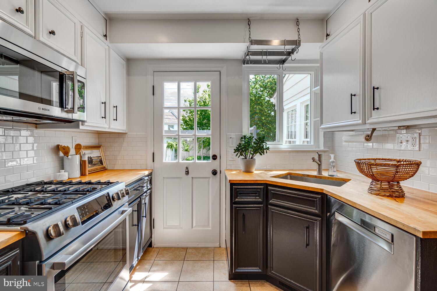 704 GRAND VIEW DRIVE