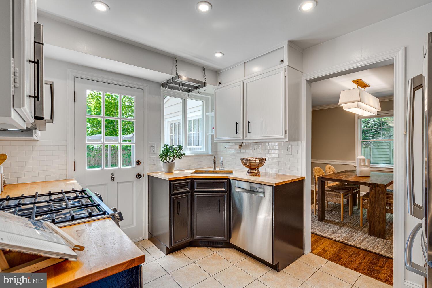 704 GRAND VIEW DRIVE