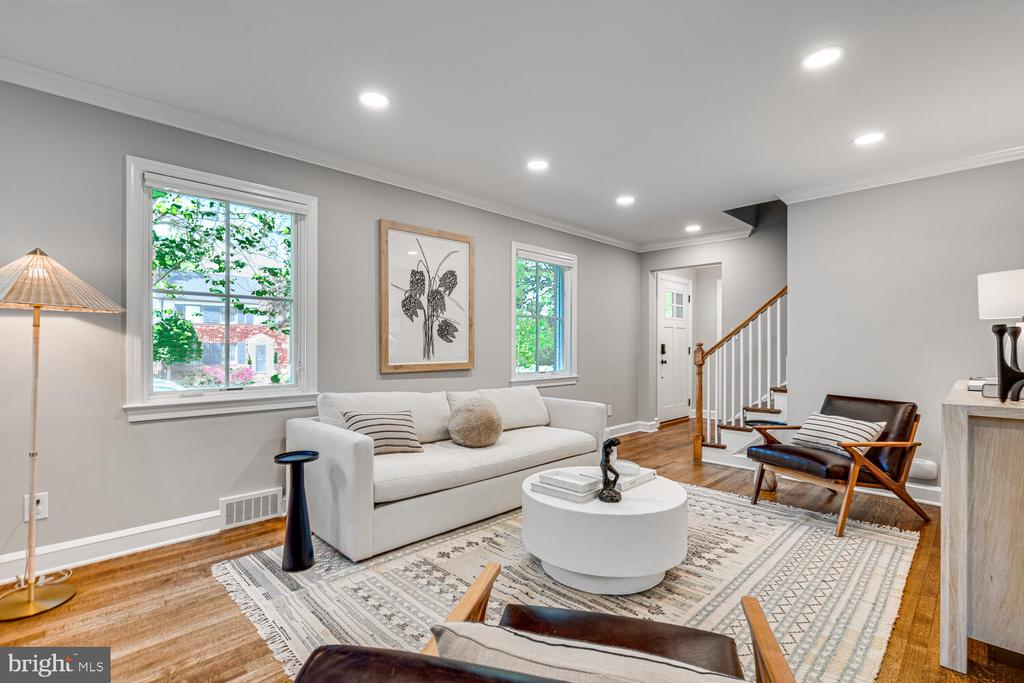 704 GRAND VIEW DRIVE