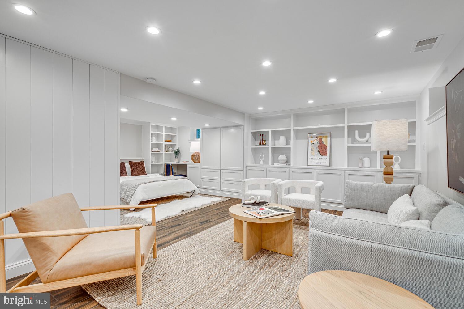 704 GRAND VIEW DRIVE