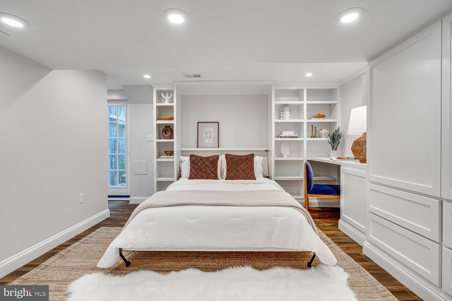 704 GRAND VIEW DRIVE