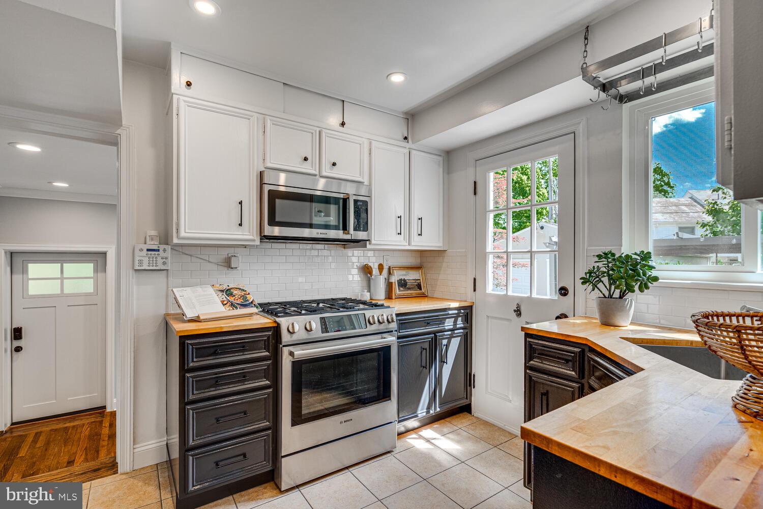 704 GRAND VIEW DRIVE