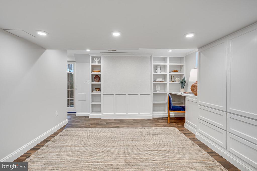704 GRAND VIEW DRIVE