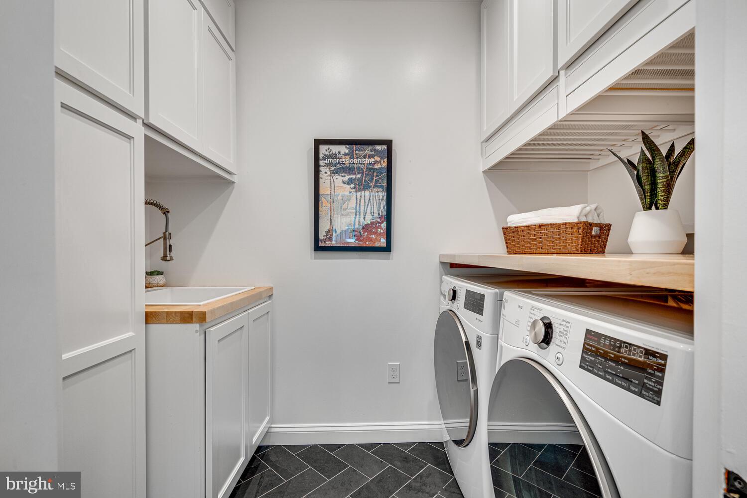 704 GRAND VIEW DRIVE