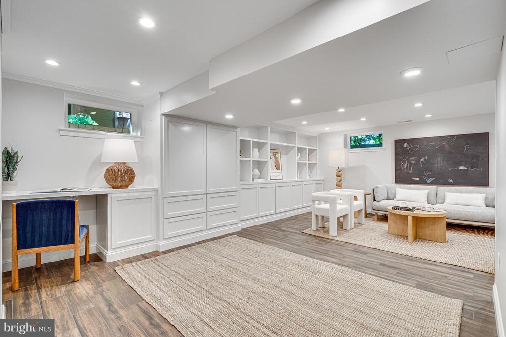704 GRAND VIEW DRIVE