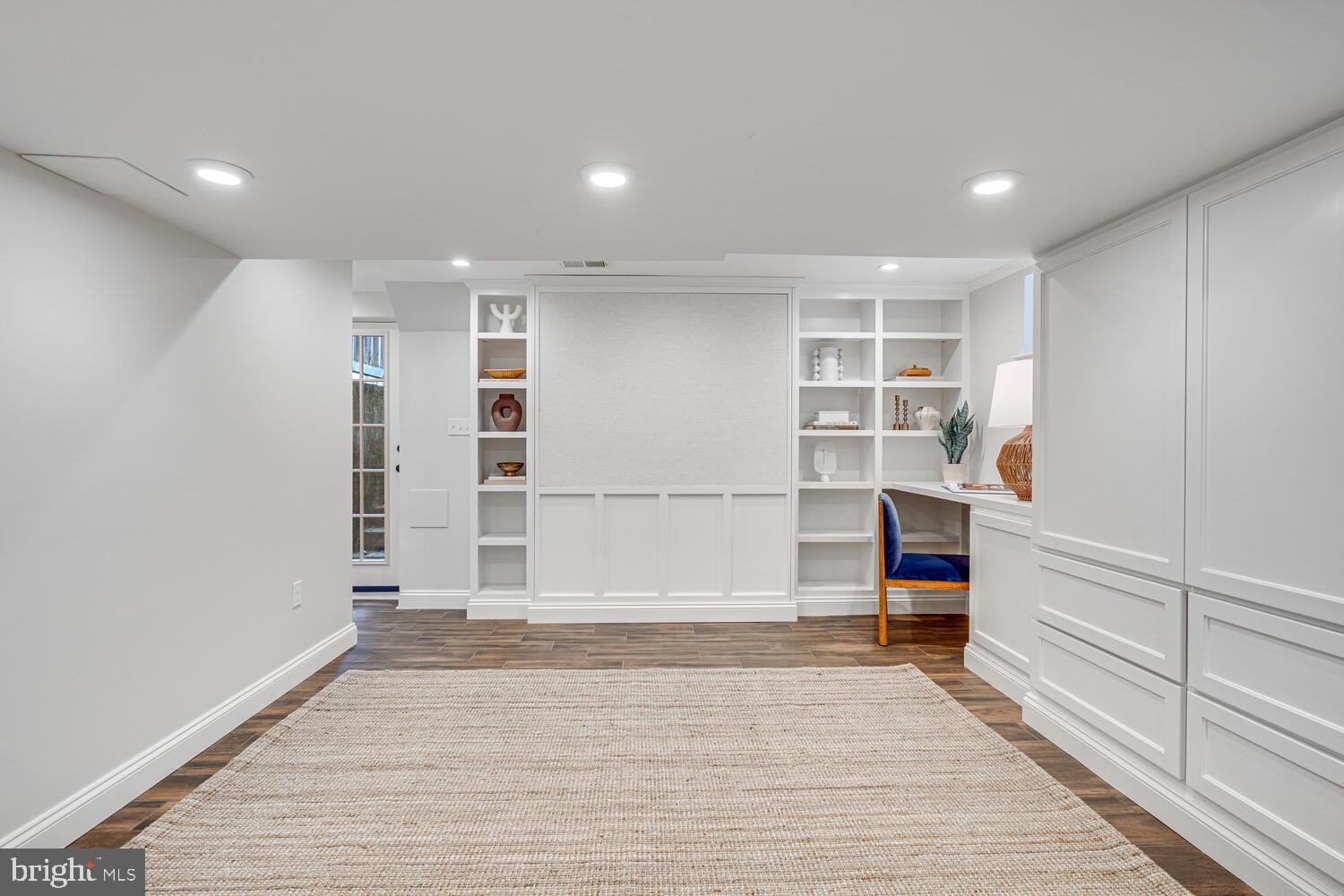 704 GRAND VIEW DRIVE