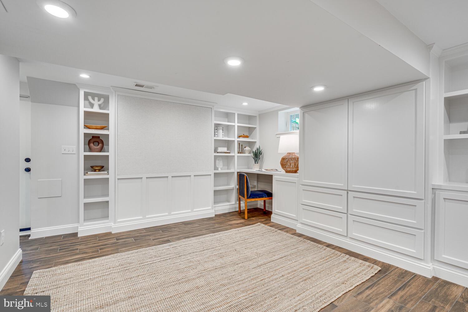 704 GRAND VIEW DRIVE