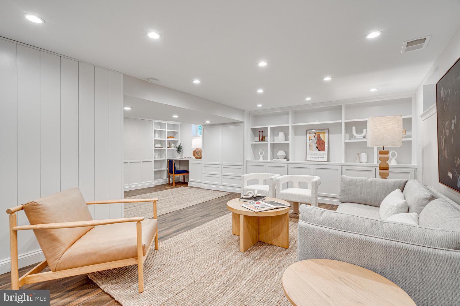 704 GRAND VIEW DRIVE