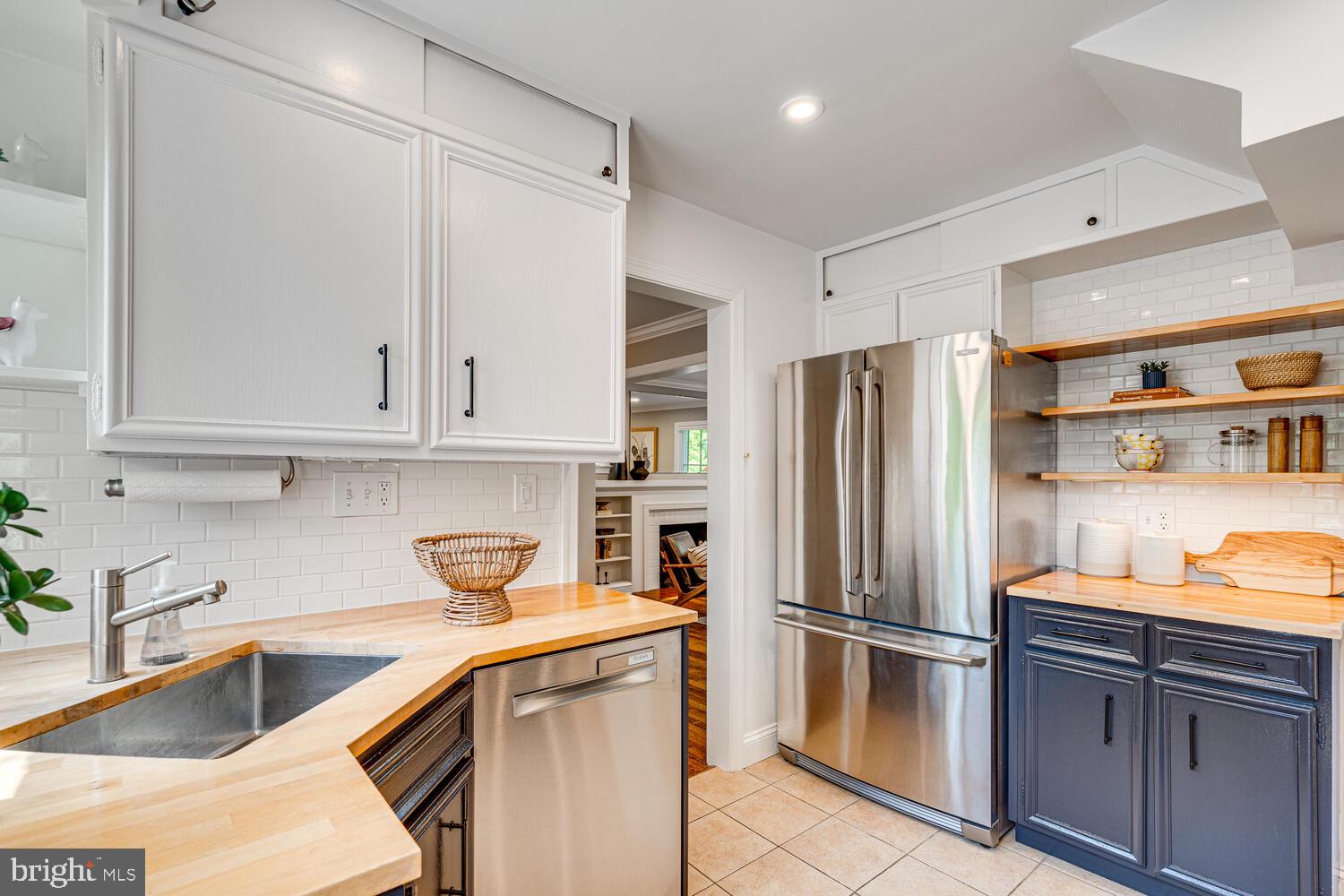 704 GRAND VIEW DRIVE