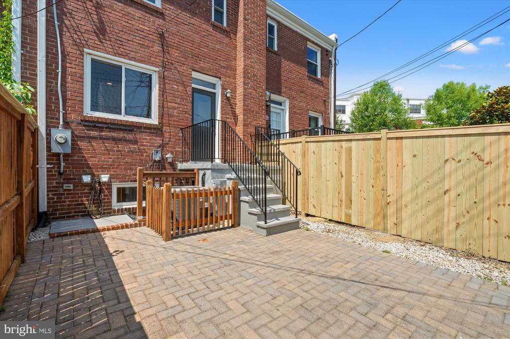 3017 FULTON STREET