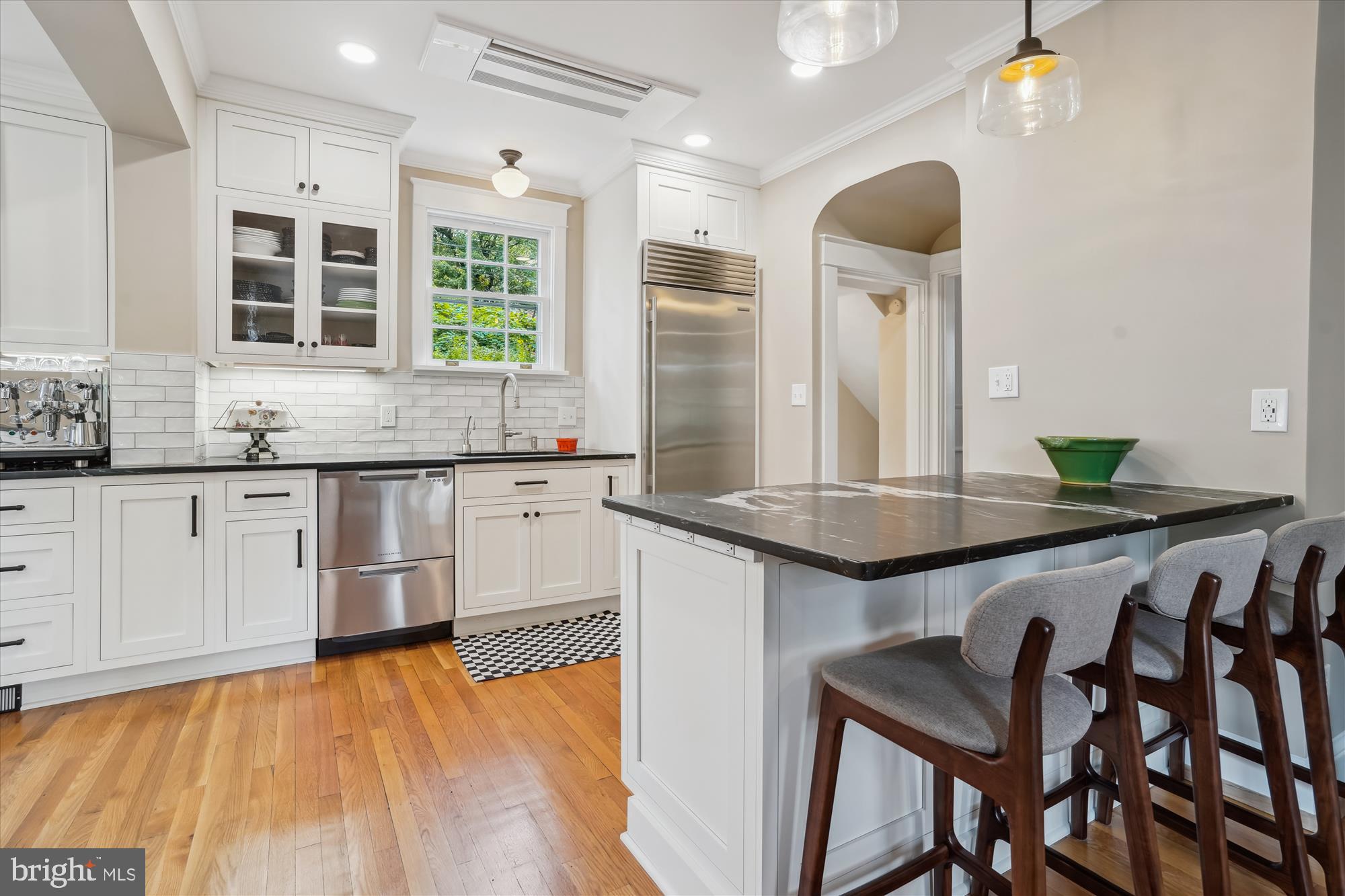 402 W MASONIC VIEW AVENUE