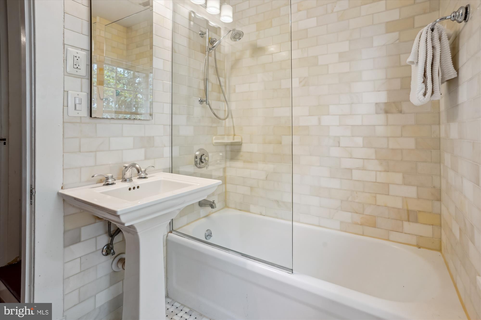 402 W MASONIC VIEW AVENUE