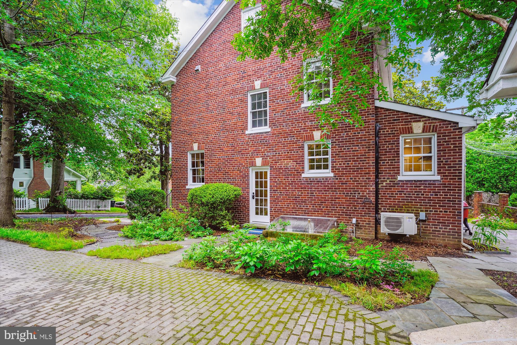 402 W MASONIC VIEW AVENUE