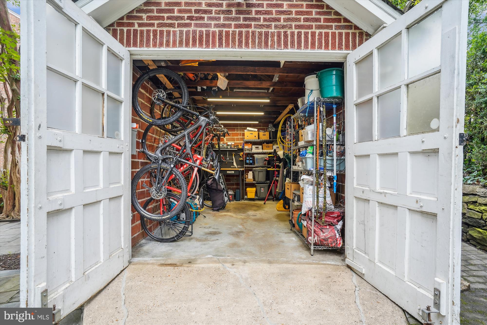 402 W MASONIC VIEW AVENUE