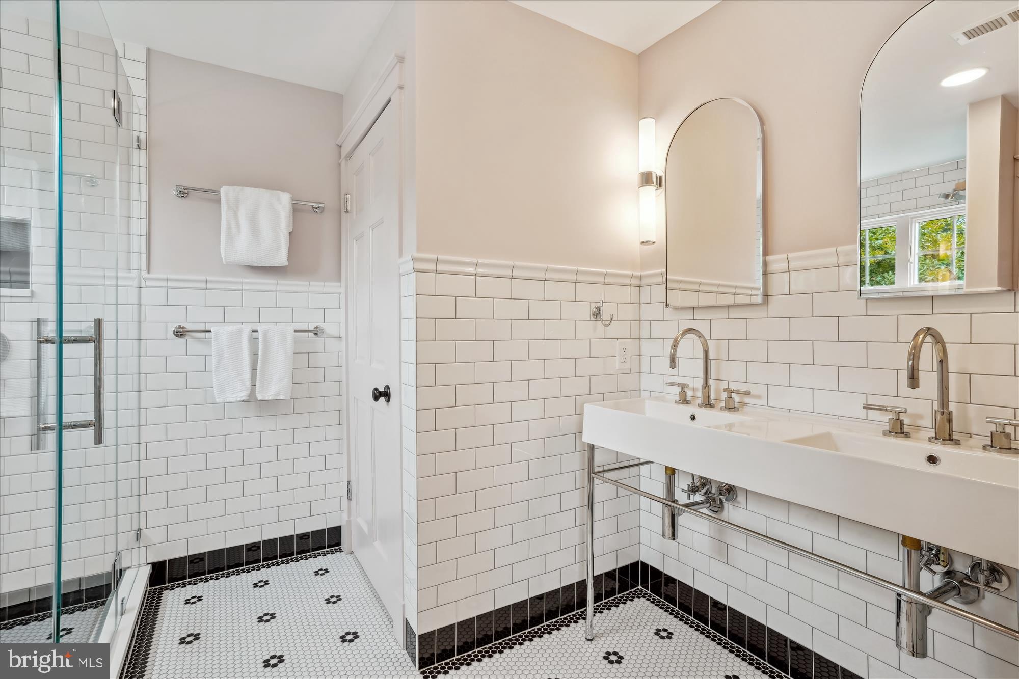 402 W MASONIC VIEW AVENUE