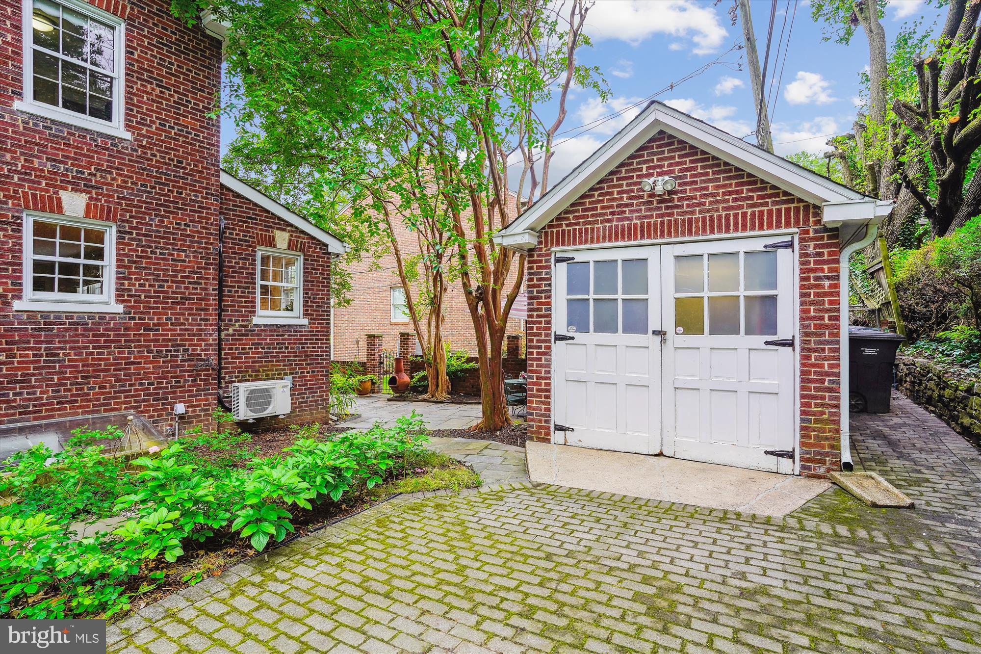 402 W MASONIC VIEW AVENUE