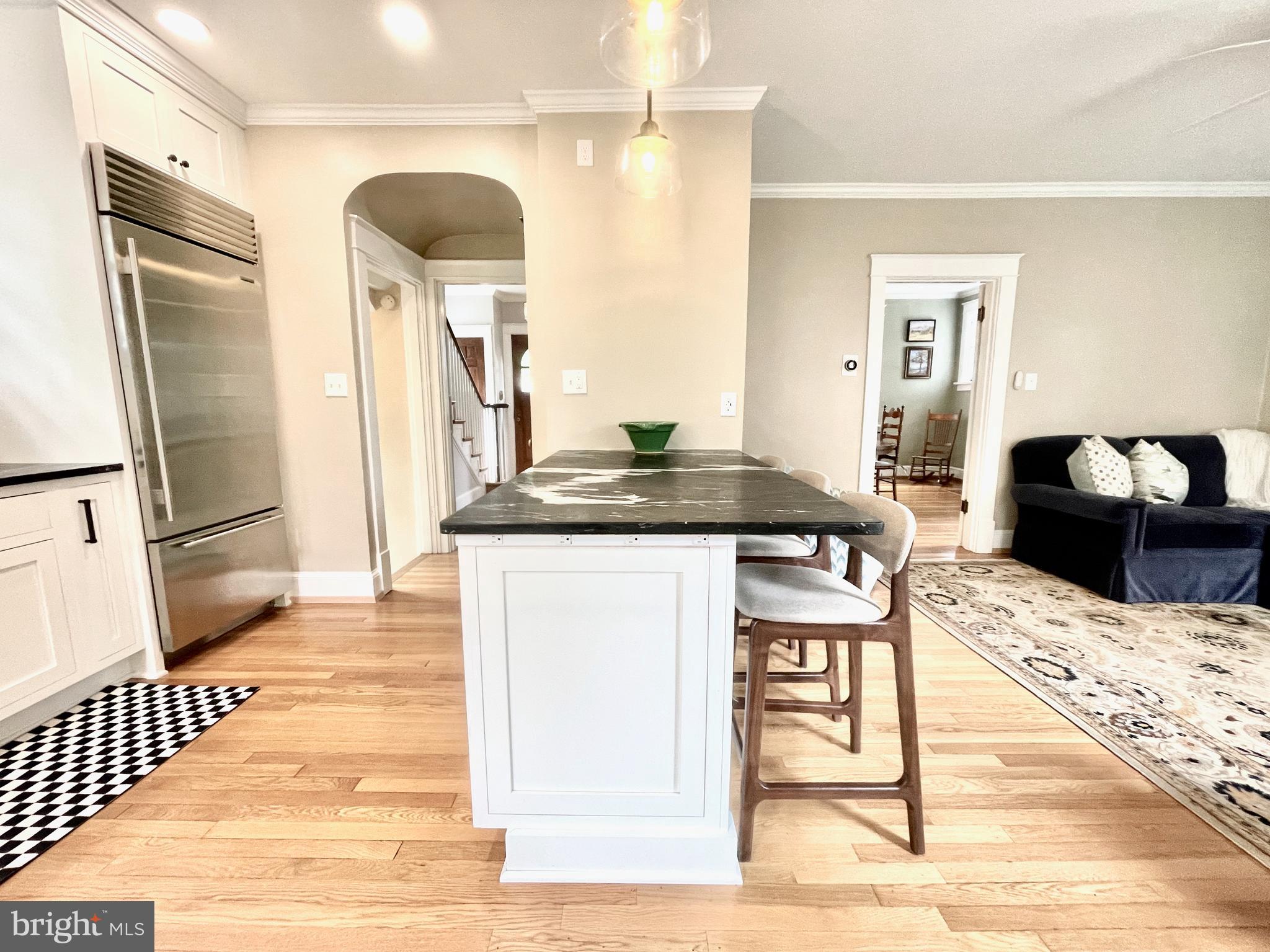 402 W MASONIC VIEW AVENUE