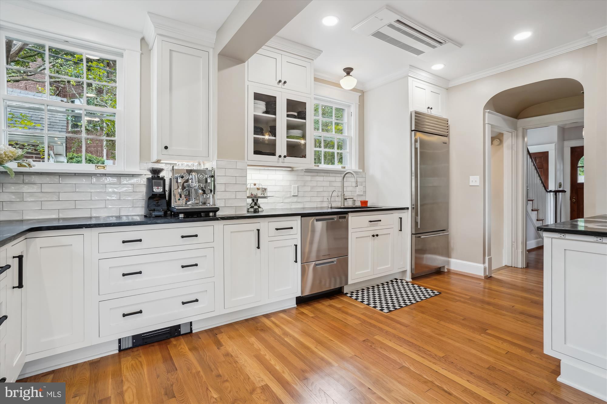 402 W MASONIC VIEW AVENUE