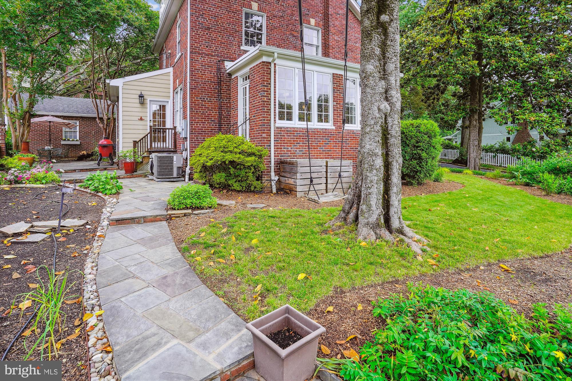 402 W MASONIC VIEW AVENUE