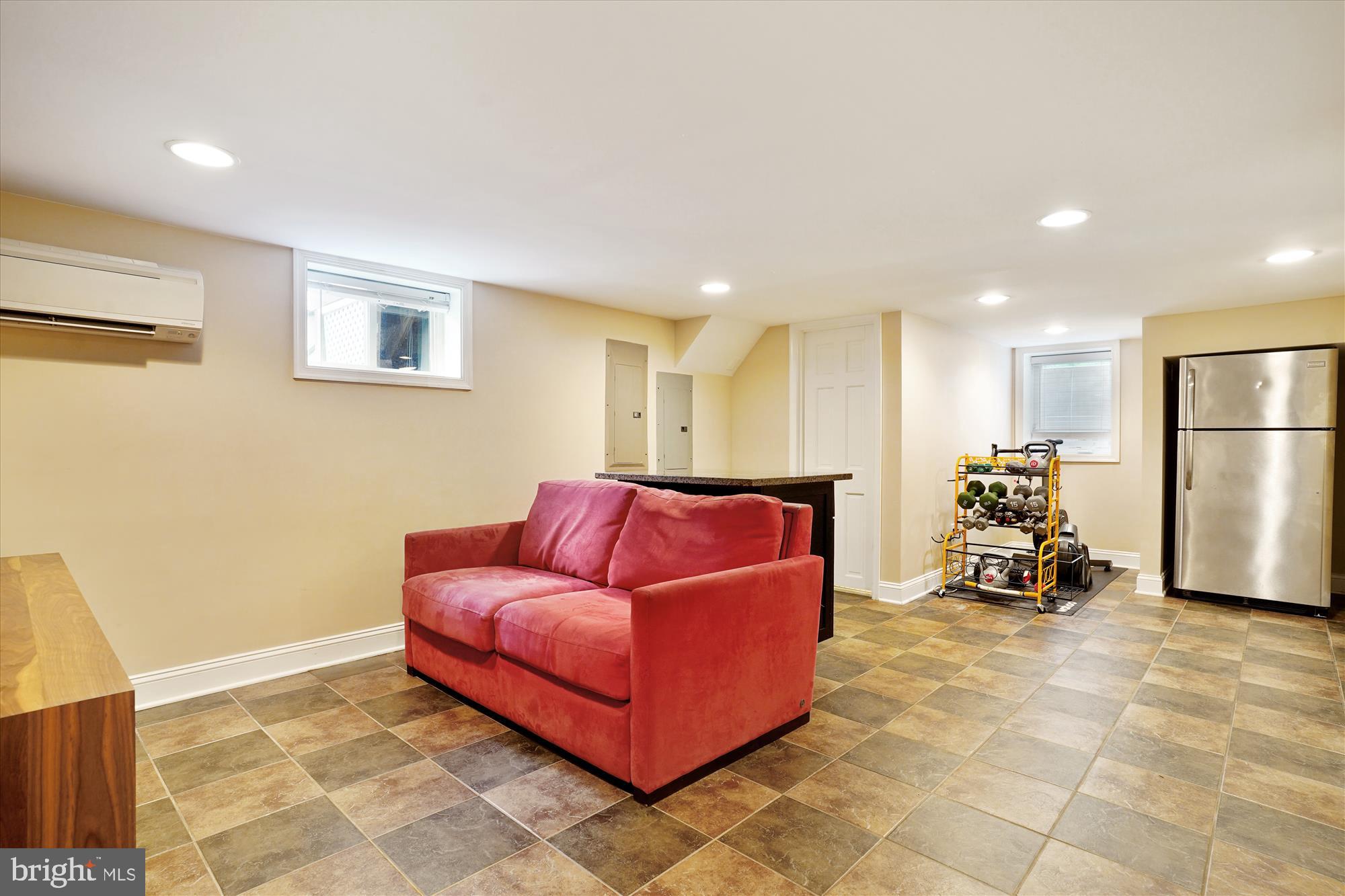 402 W MASONIC VIEW AVENUE