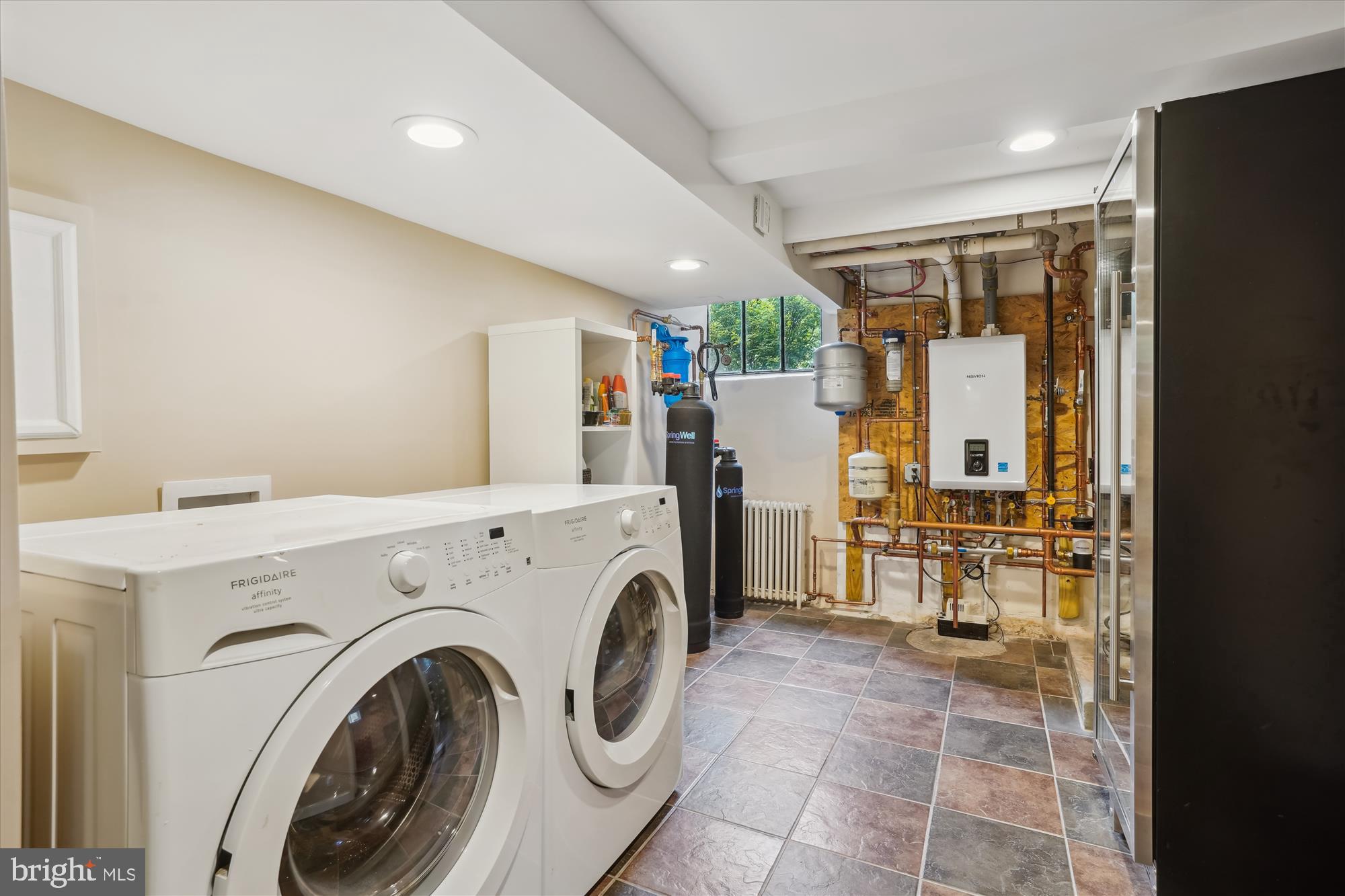 402 W MASONIC VIEW AVENUE