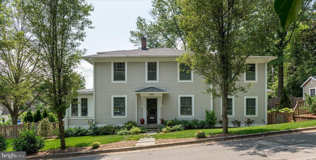 200 W MONROE AVENUE