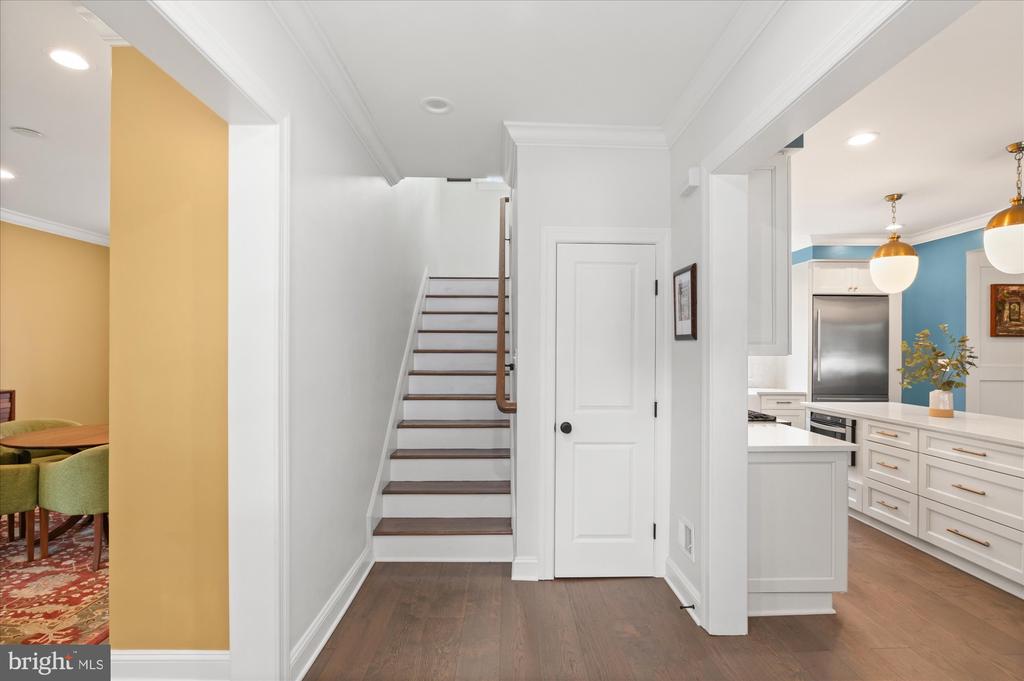 200 W MONROE AVENUE