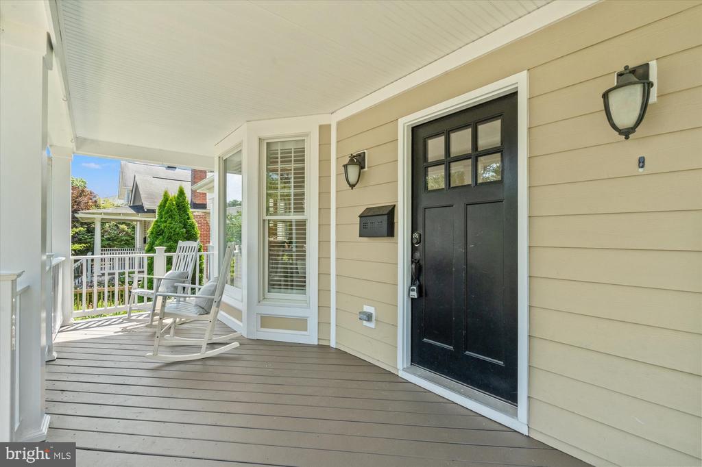 323 CLIFFORD AVENUE