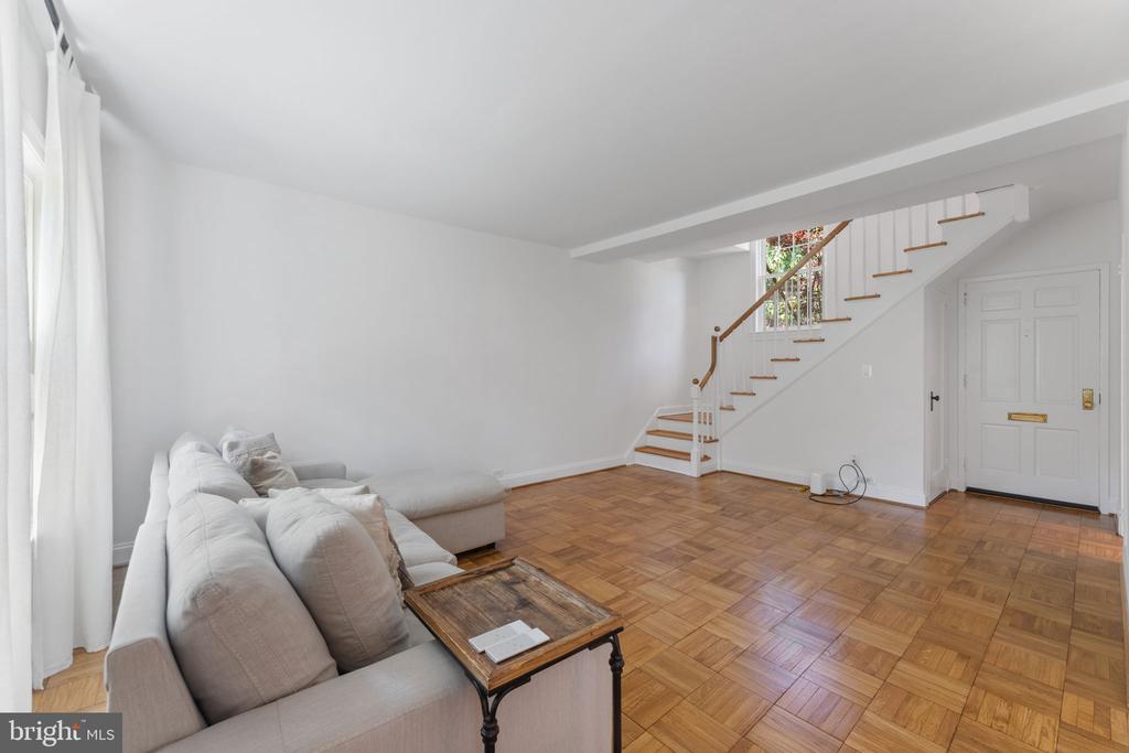 3370 GUNSTON ROAD