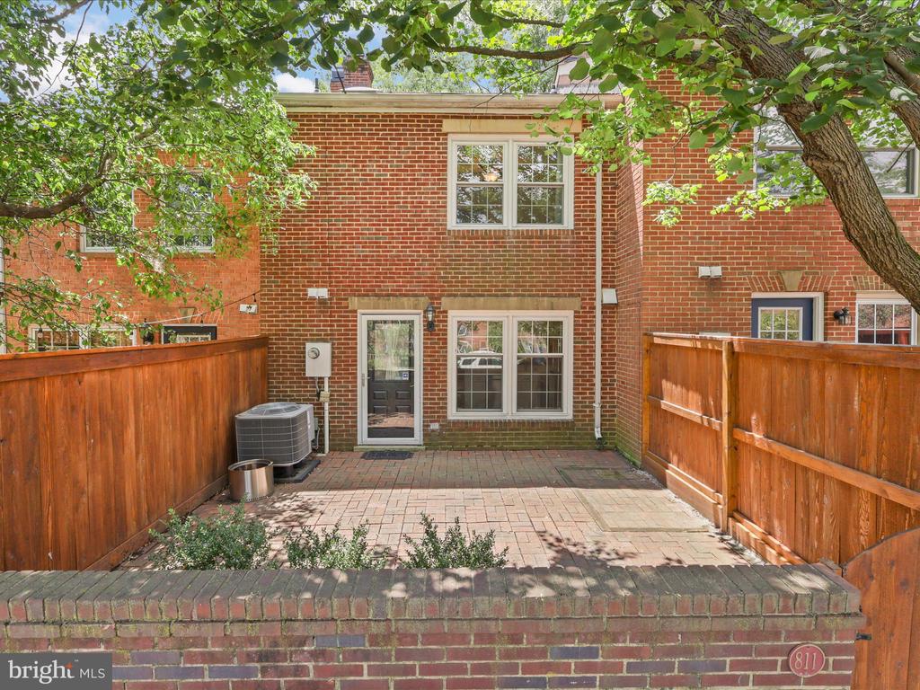 811 GIBBON STREET