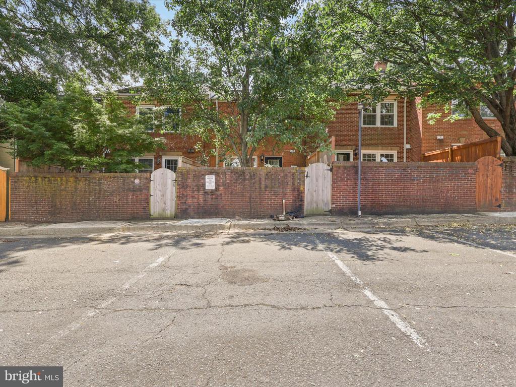 811 GIBBON STREET