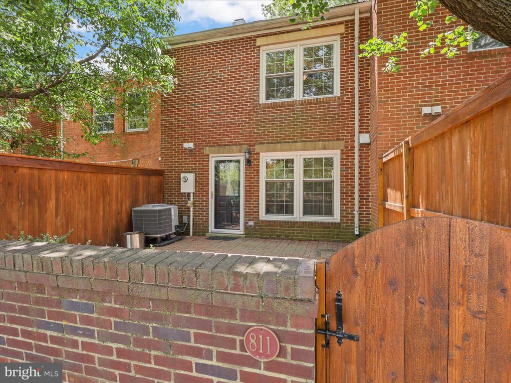 811 GIBBON STREET