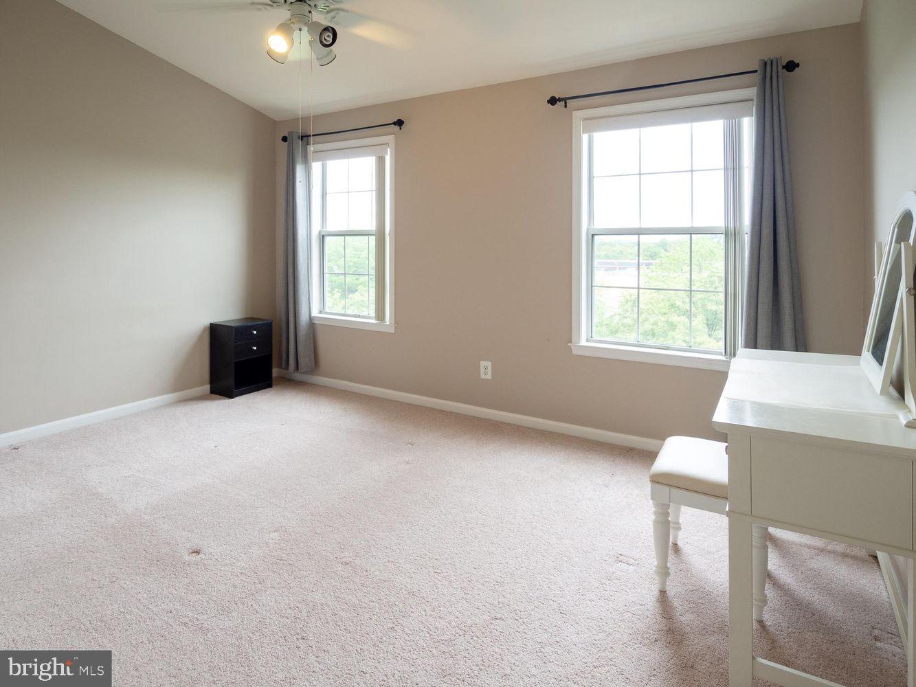 1819 KENWOOD AVENUE 303