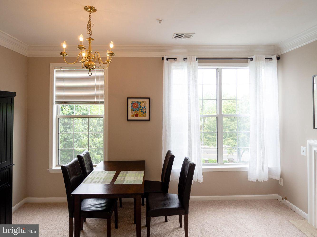 1819 KENWOOD AVENUE 303