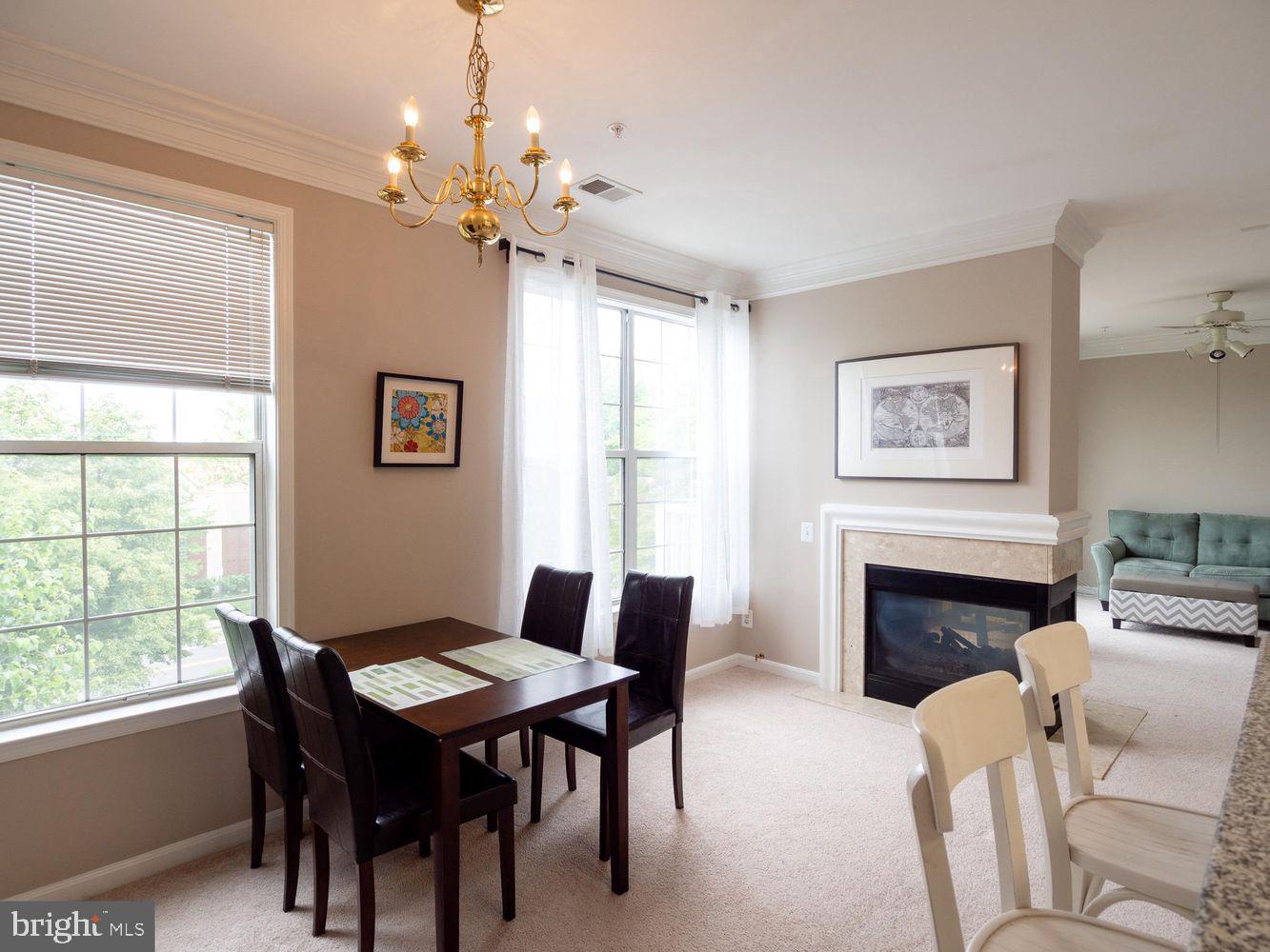 1819 KENWOOD AVENUE 303