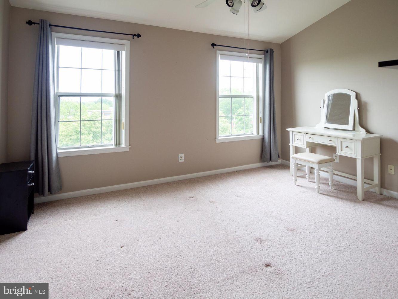 1819 KENWOOD AVENUE 303