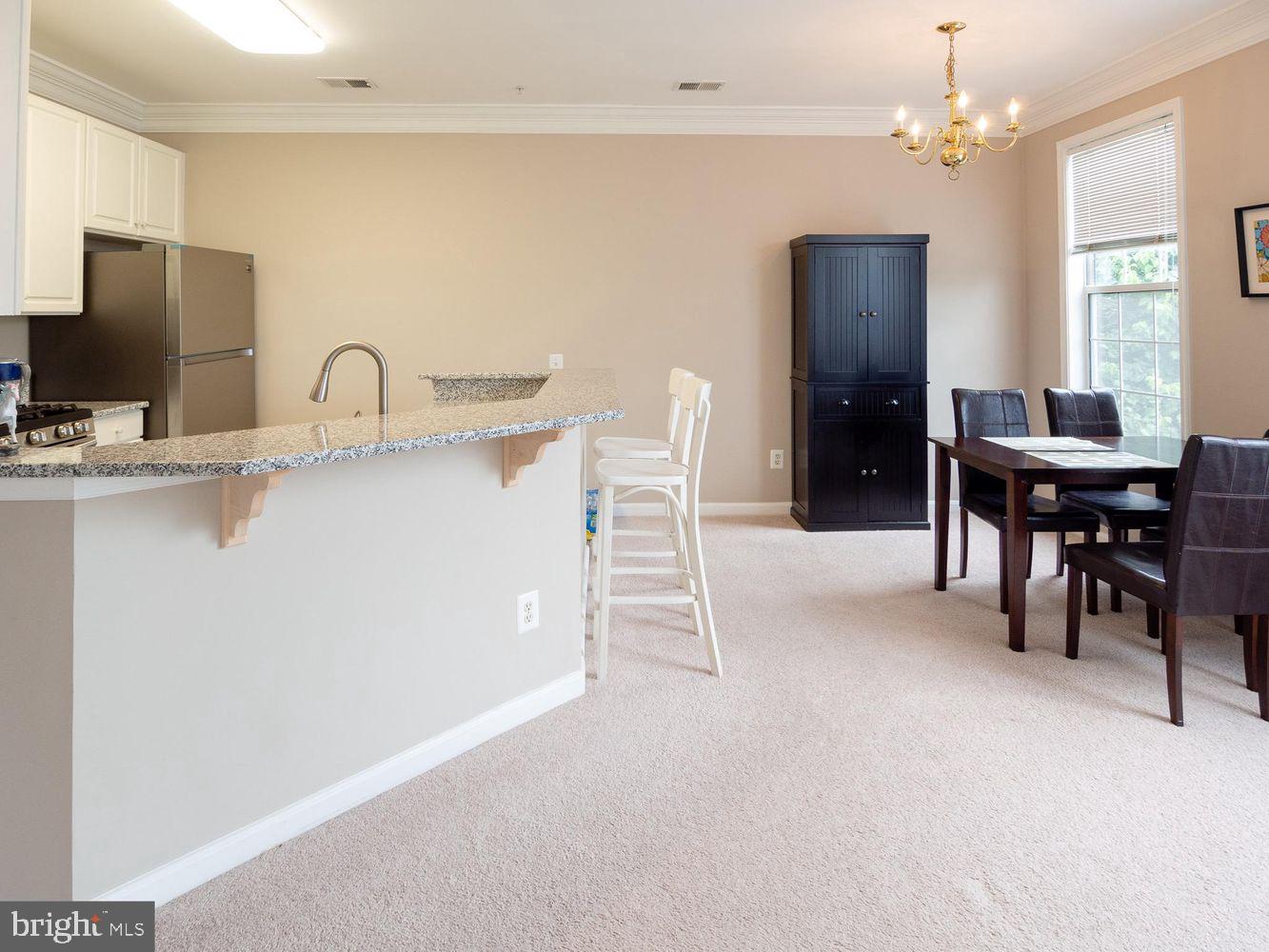 1819 KENWOOD AVENUE 303