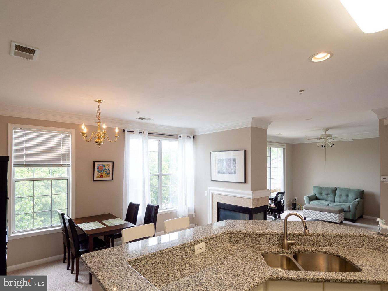 1819 KENWOOD AVENUE 303