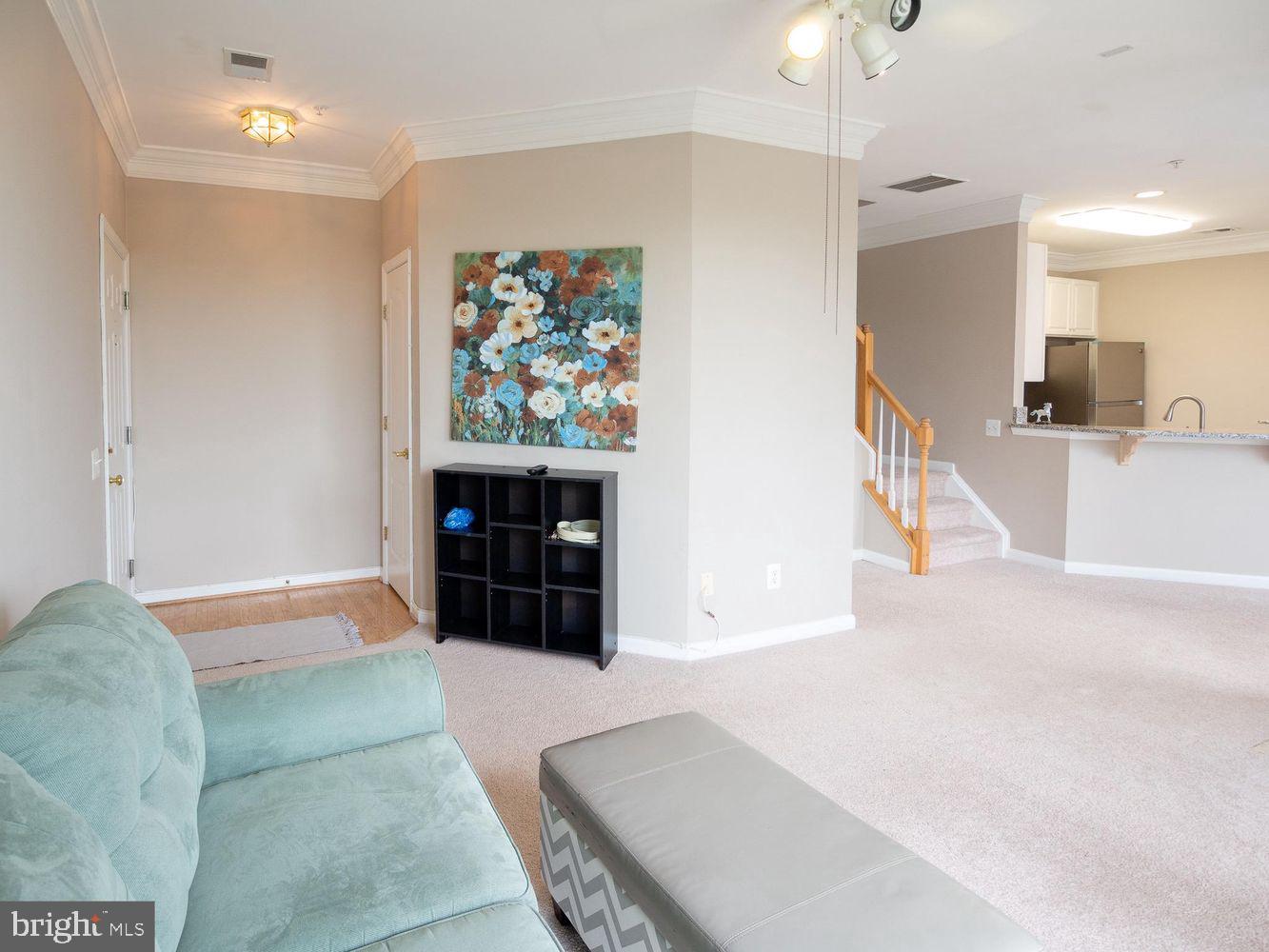 1819 KENWOOD AVENUE 303