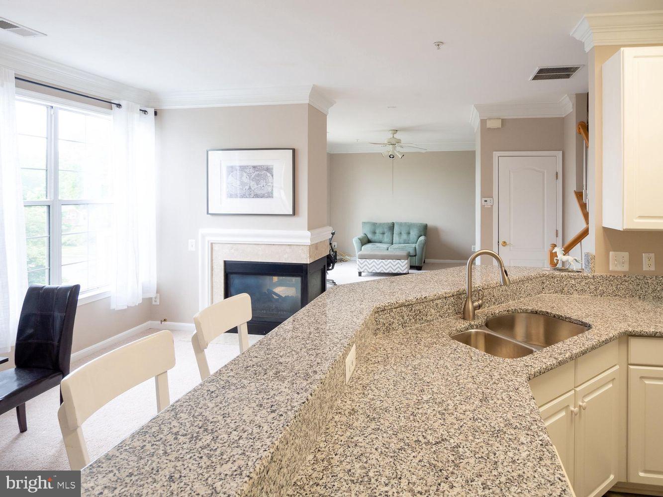 1819 KENWOOD AVENUE 303