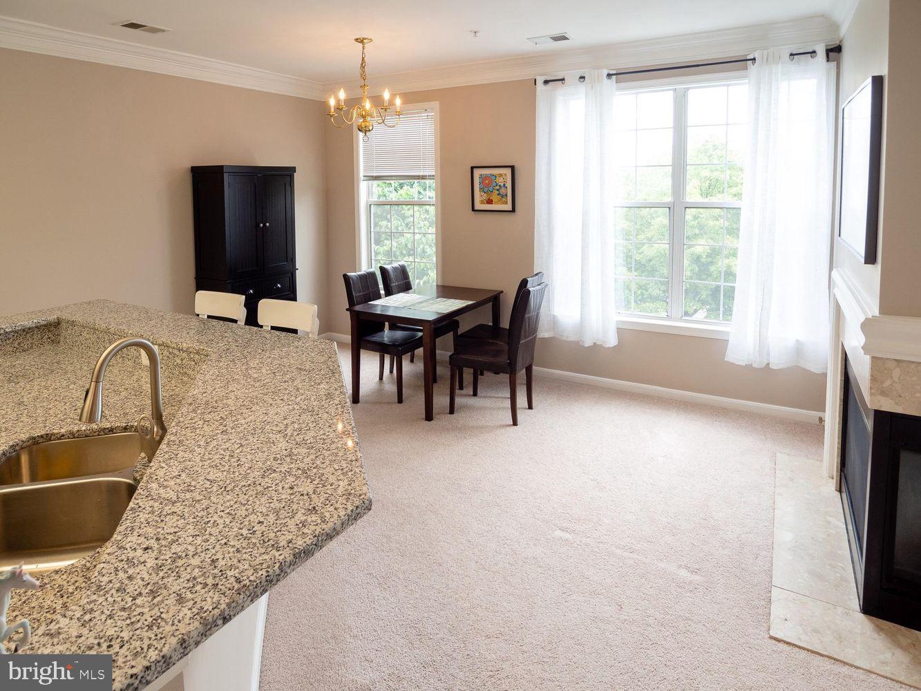 1819 KENWOOD AVENUE 303