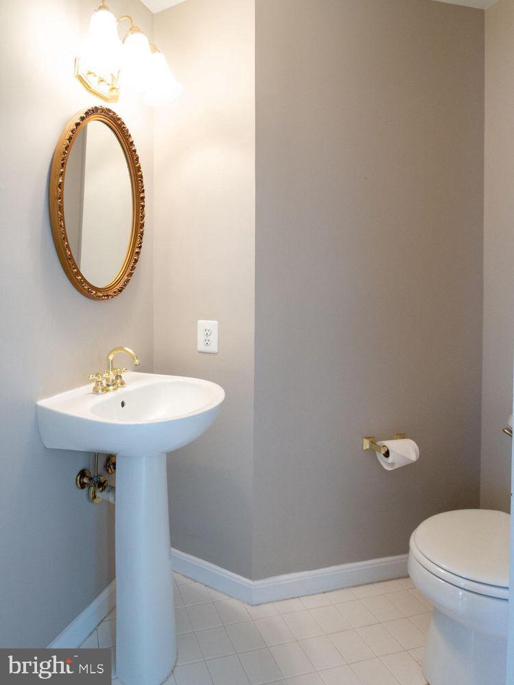 1819 KENWOOD AVENUE 303