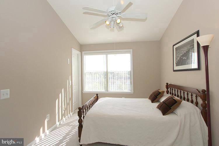 1819 KENWOOD AVENUE 303